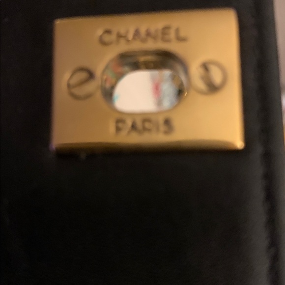 CHANEL Black and Gold Shoulder Bag - Picture 8 of 17